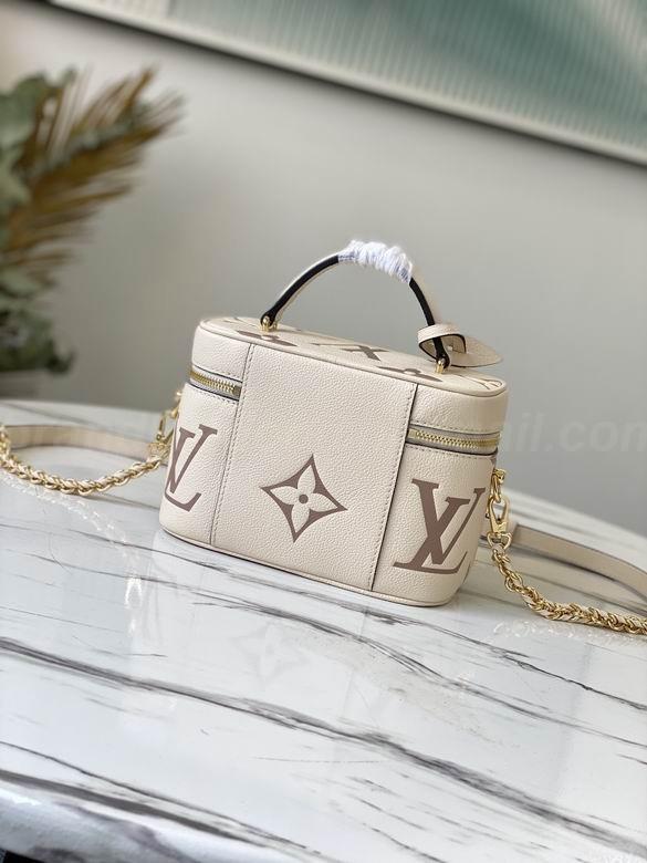 Louis Vuitton Handbags 28